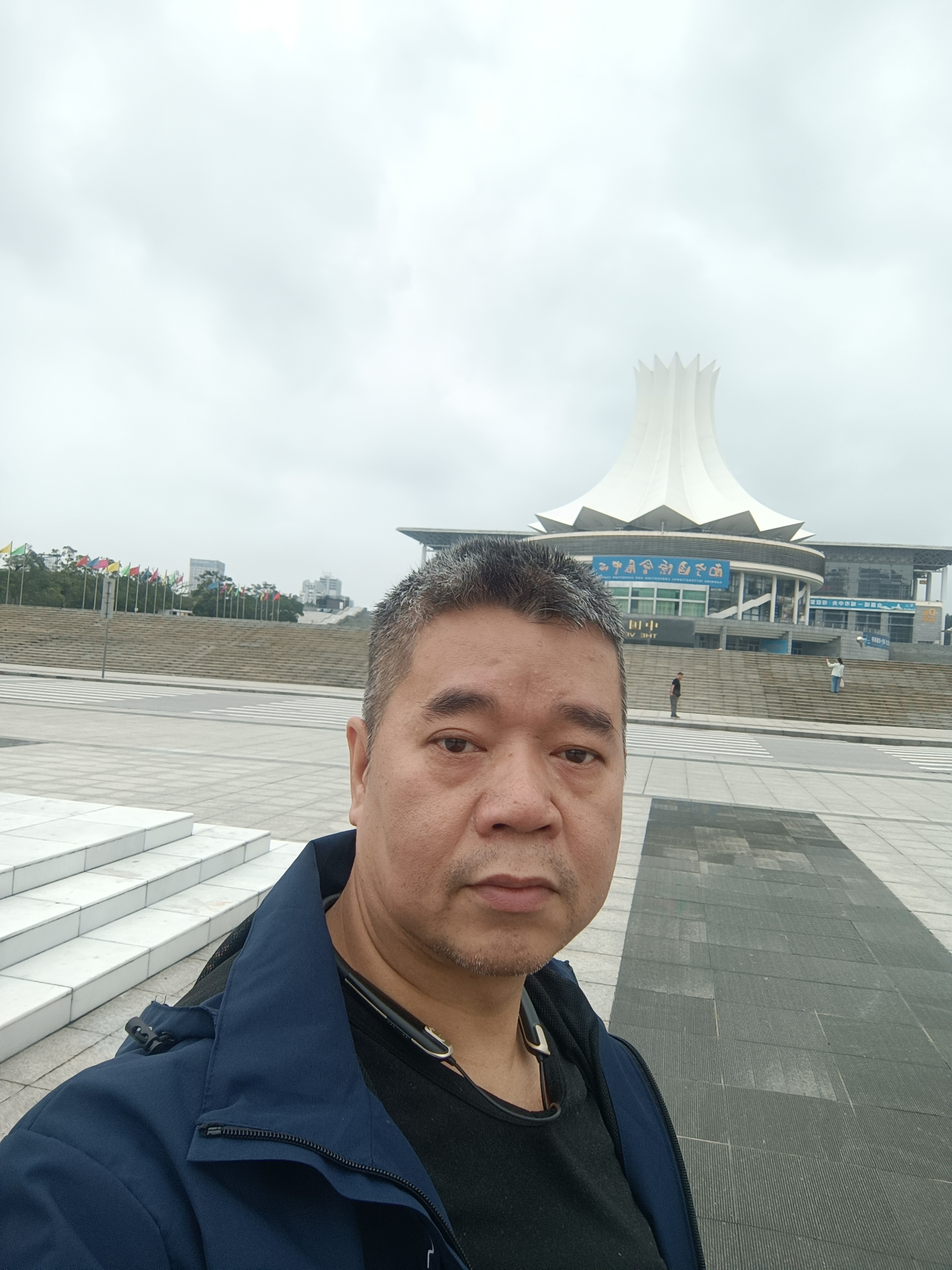 包含深圳佳兆业：士气高昂竞争激烈的词条