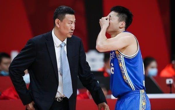 襄阳咸宁队取得关键胜利，继续保持领先优势 襄阳 咸宁 