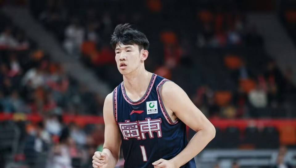 襄阳咸宁队取得关键胜利，继续保持领先优势 襄阳 咸宁 