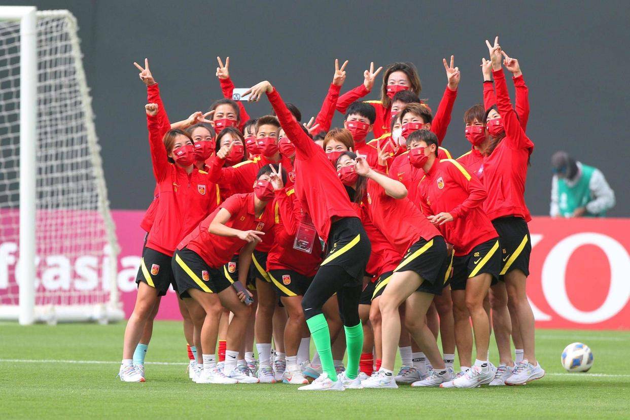 关于美国女足战胜加拿大，晋级北美女足决赛的信息