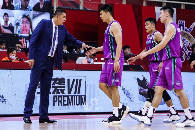 青岛黄海客场大胜浙江绿城，取得开门红的简单介绍