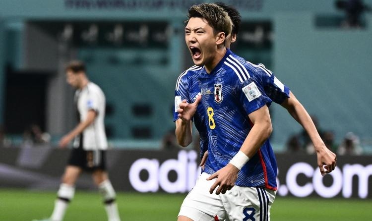 韩国球队在关键时刻逆转胜利，晋级下一轮 