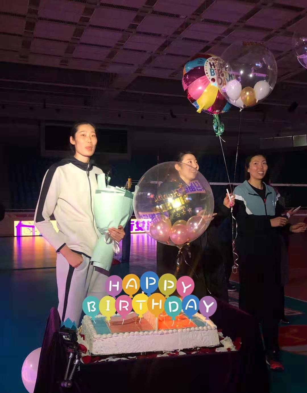 包含巴塞罗那球员通过社交媒体为队友庆祝生日的词条