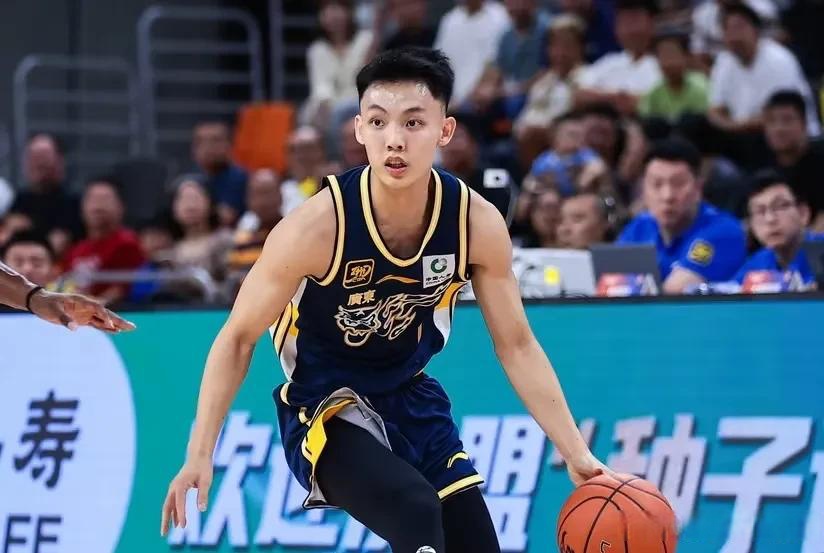 广东男篮再胜新疆，保持不败纪录 
