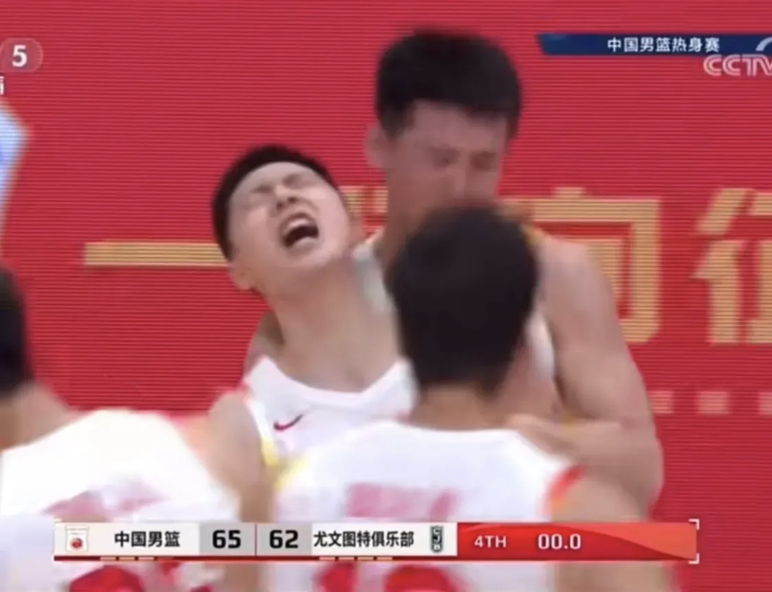江苏男篮击溃对手，全队表现出色 