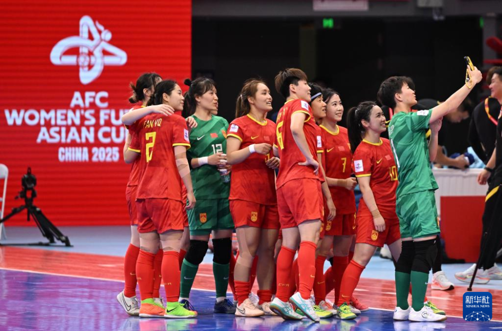 国内女子足球赛事中，中国队表现出色夺冠 